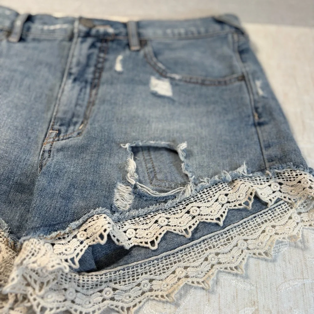 Free People Distressed Crochet Lace Trim Boho Denim Jean Shorts Women’s Size 27‎